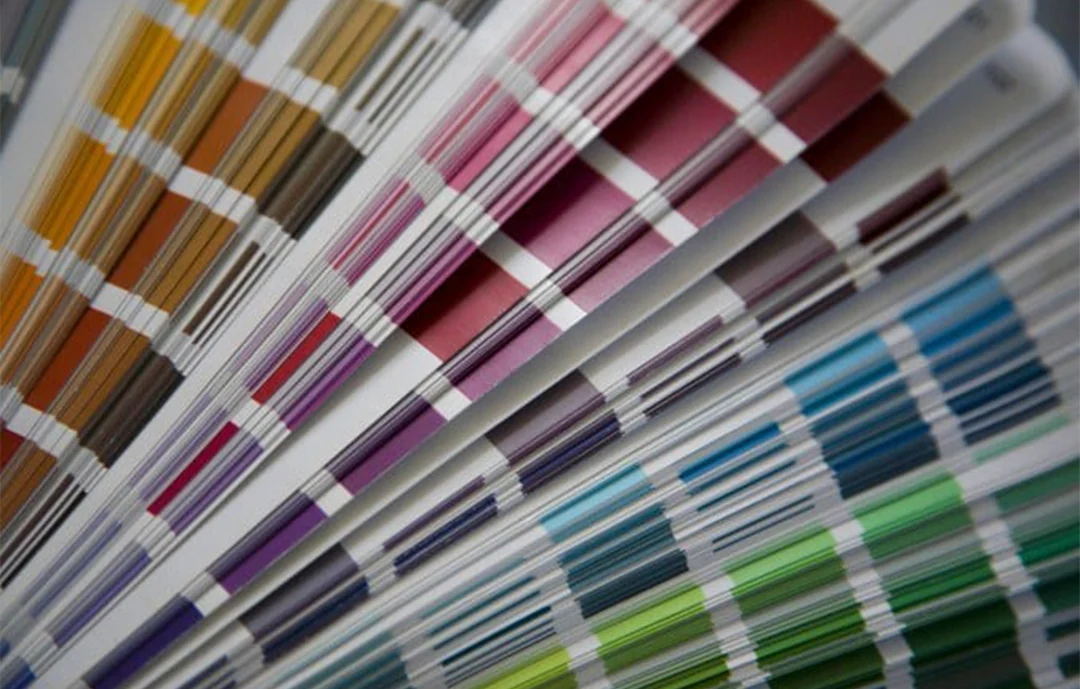 Sprutlackering av köksluckor för ett jämnt och hållbart resultat